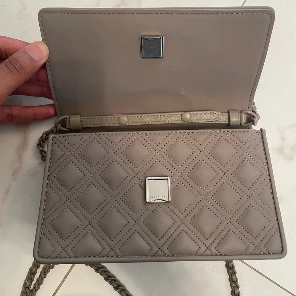 Tory Burch Fleming Matte Chain Wallet Bag - Picture 5 of 9